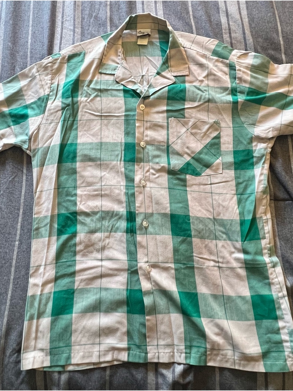 Vintage Men’s Medium Green Plaid Short-Sleeve Button-Down Shirt